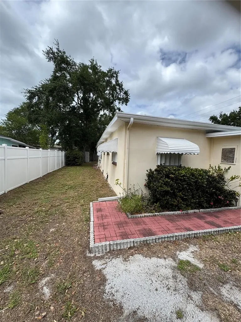 542 Roanoke Street Dunedin FL 34698