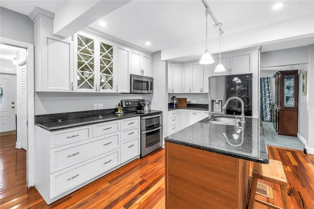 6505 Cedar Street NE St Petersburg FL 33702