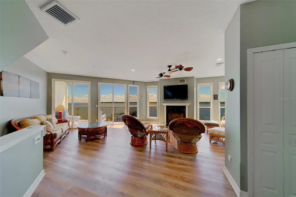 138 Brent Circle Oldsmar FL 34677