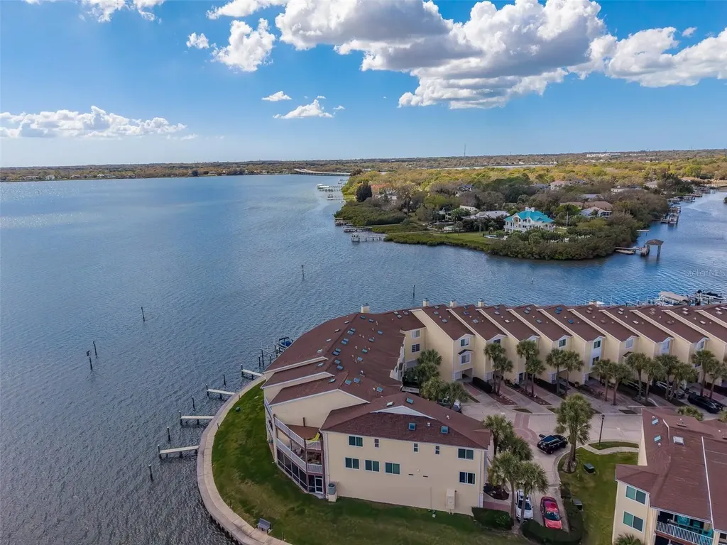 138 Brent Circle Oldsmar FL 34677