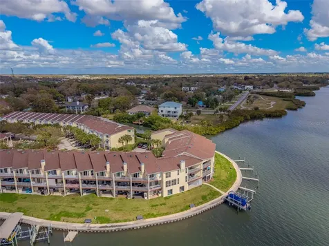 138 Brent Circle Oldsmar FL 34677