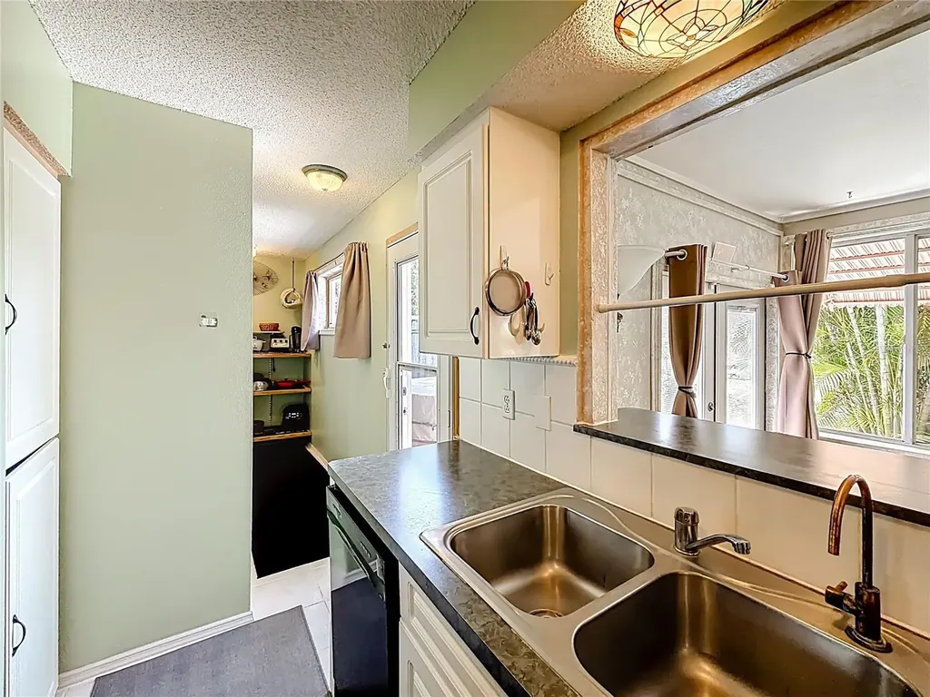 601 E Seminole Drive Venice FL 34293