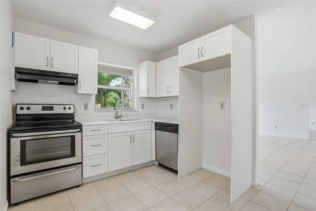 500 Santa Cruz Place NE St Petersburg FL 33703