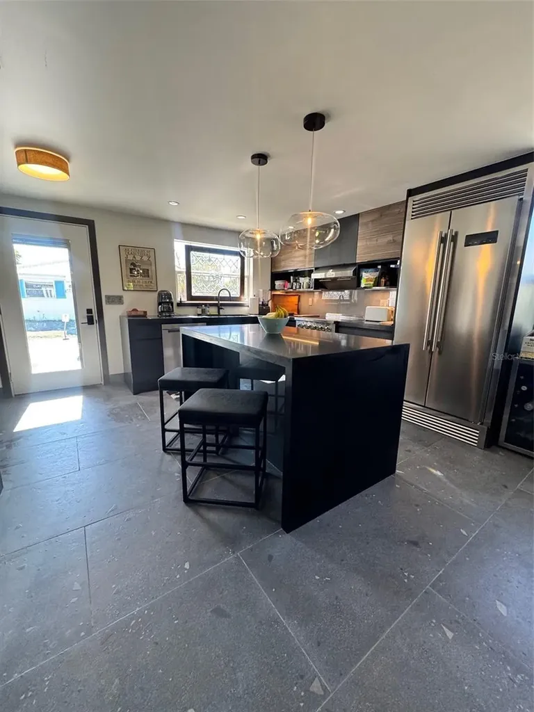 541 Spanish Drive N Longboat Key FL 34228
