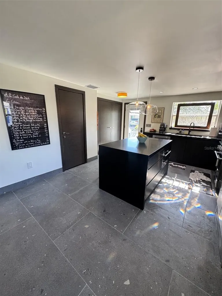 541 Spanish Drive N Longboat Key FL 34228
