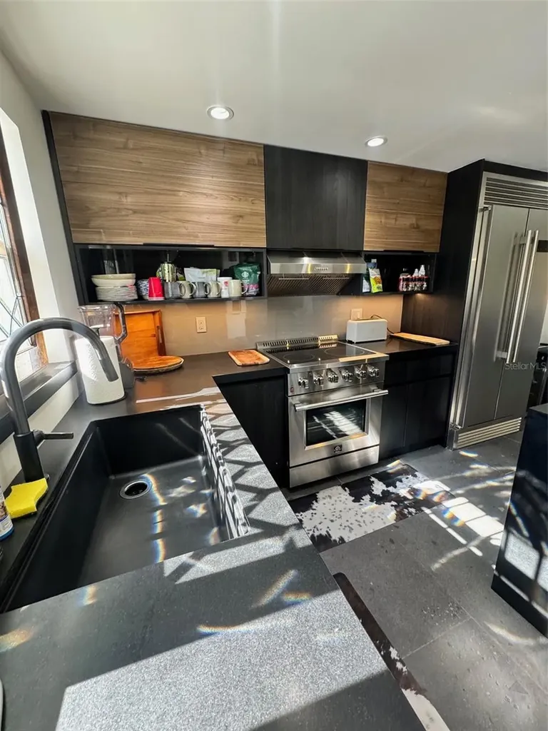 541 Spanish Drive N Longboat Key FL 34228