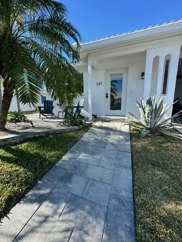 541 Spanish Drive N Longboat Key FL 34228
