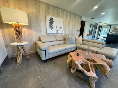 541 Spanish Drive N Longboat Key FL 34228