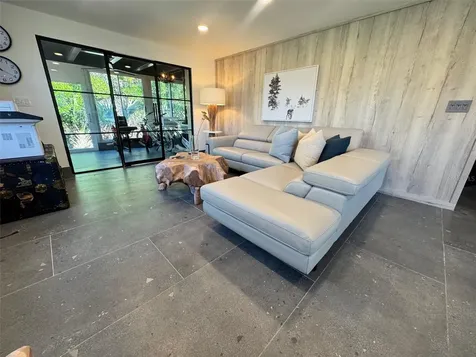 541 Spanish Drive N Longboat Key FL 34228
