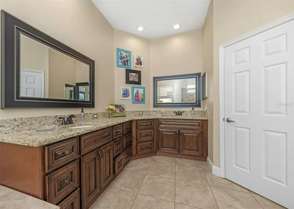 10422 Greendale Drive Tampa FL 33626