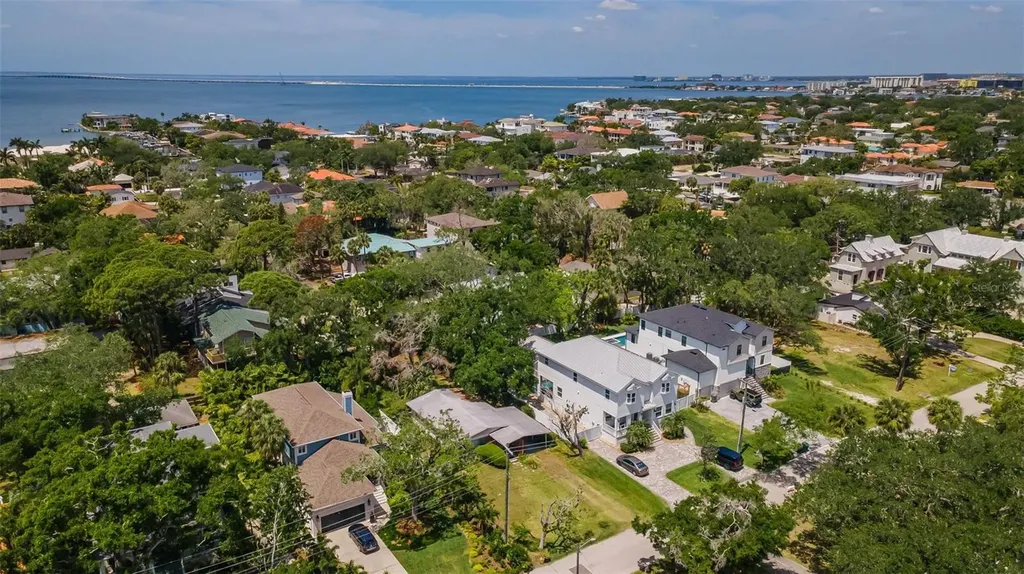 2305 S Occident Street Tampa FL 33629