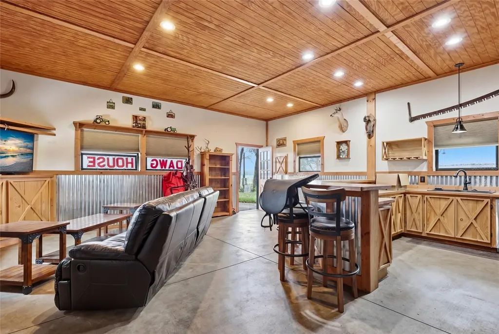 11131 NE 35th Street Bronson FL 32621