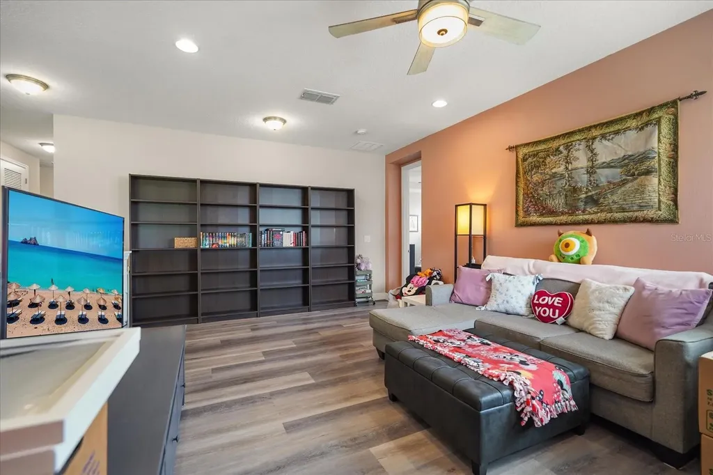 2506 Volunteer Avenue Kissimmee FL 34744