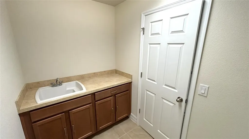 5217 Dove Tree Street Orlando FL 32811