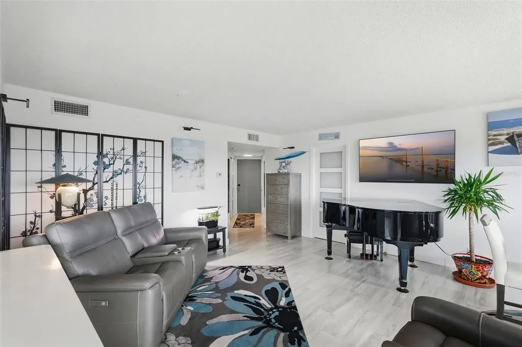 6158 Palma Del Mar Boulevard S St Petersburg FL 33715