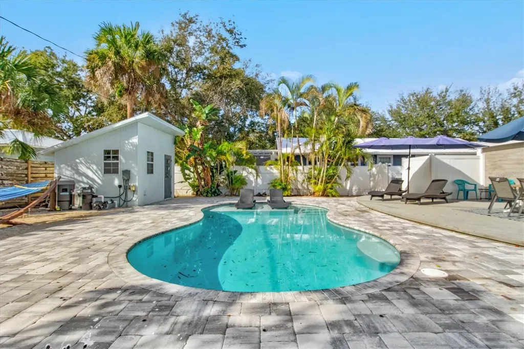 2084 Grove Street Sarasota FL 34239