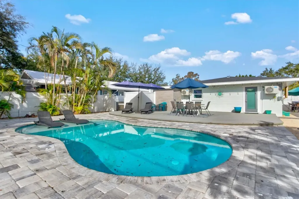 2084 Grove Street Sarasota FL 34239