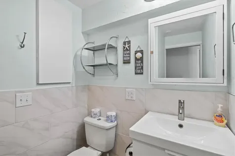 2084 Grove Street Sarasota FL 34239