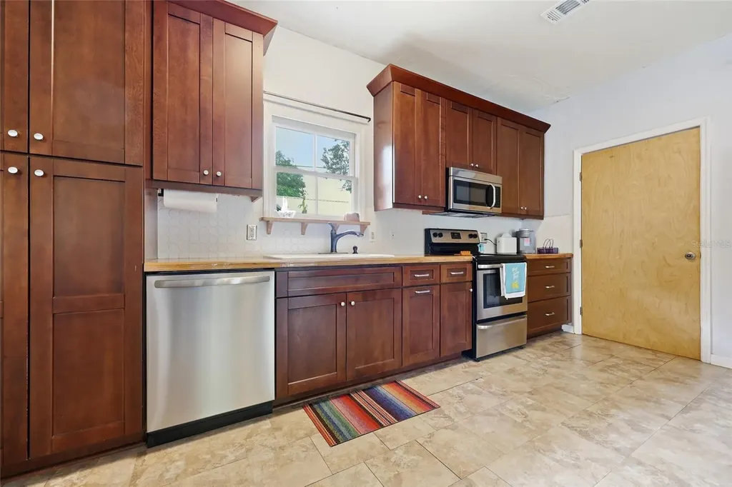 637 NW 4th Street Gainesville FL 32601