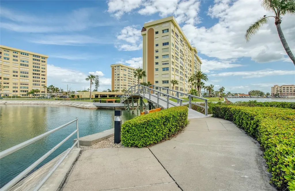 4775 Cove Circle St Petersburg FL 33708