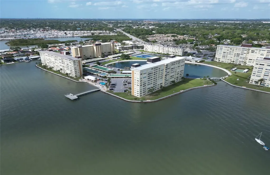 4775 Cove Circle St Petersburg FL 33708