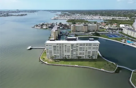 4775 Cove Circle St Petersburg FL 33708