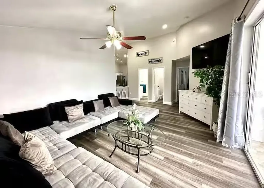 626 Eagle Pointe S Kissimmee FL 34746