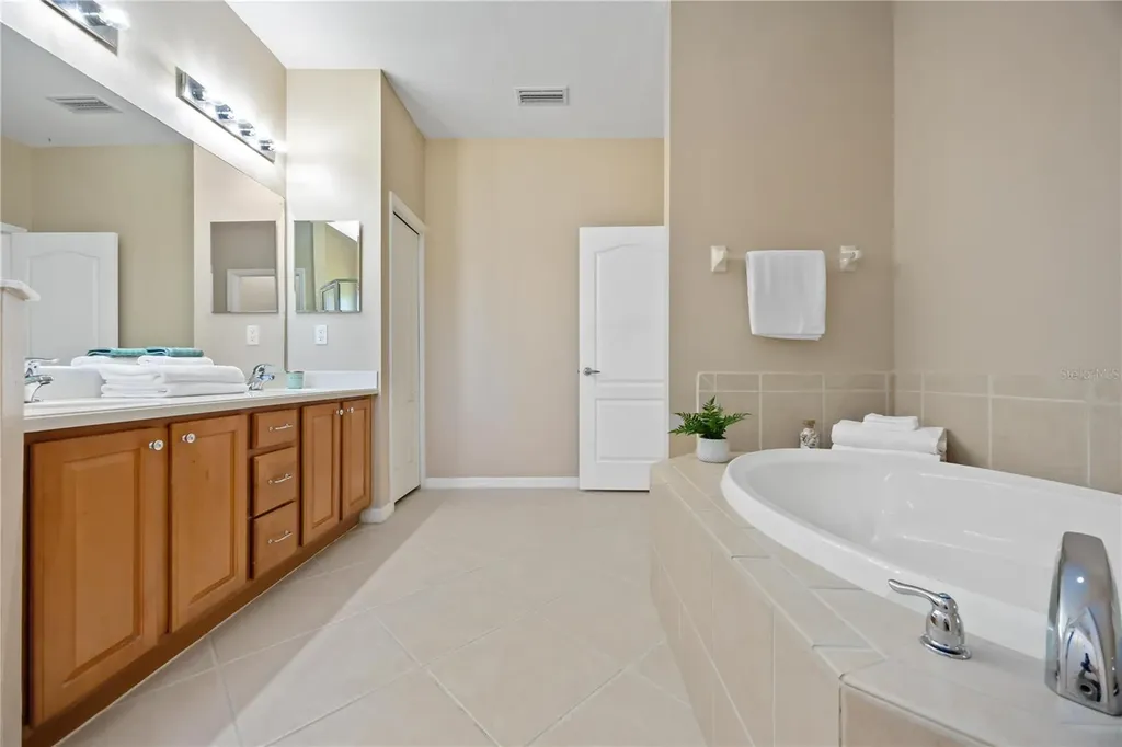 8769 Monterey Bay Loop Bradenton FL 34212