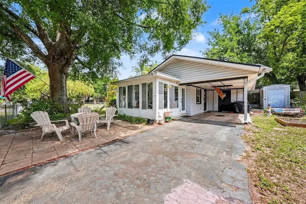 8605 Tupelo Drive Tampa FL 33637