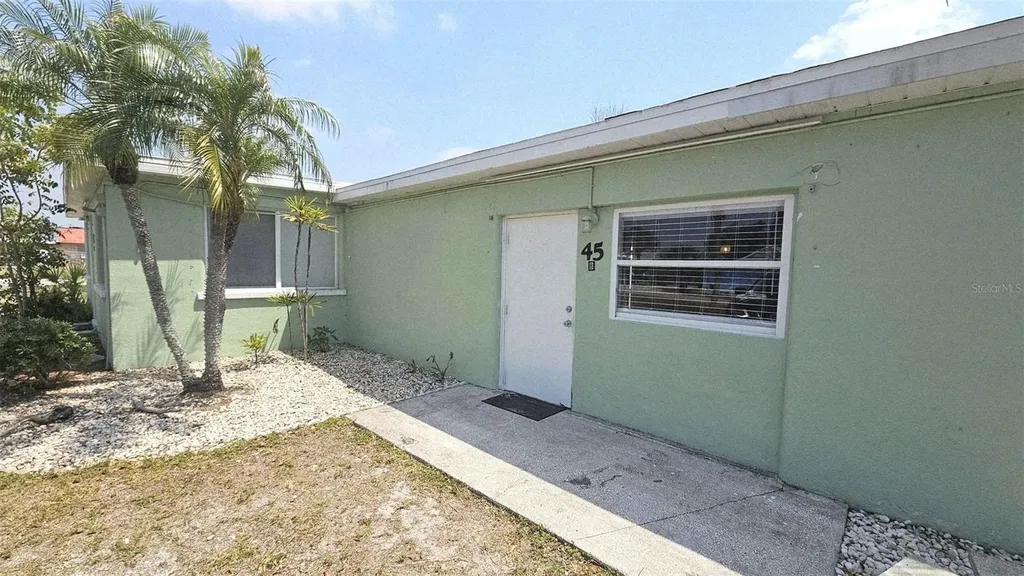 45 W Langsner Street Englewood FL 34223