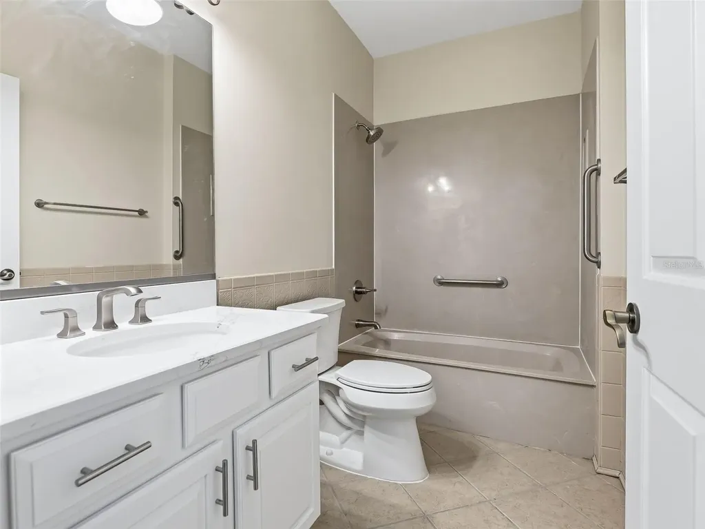 1256 Avenida De Las Casas Lady Lake FL 32159