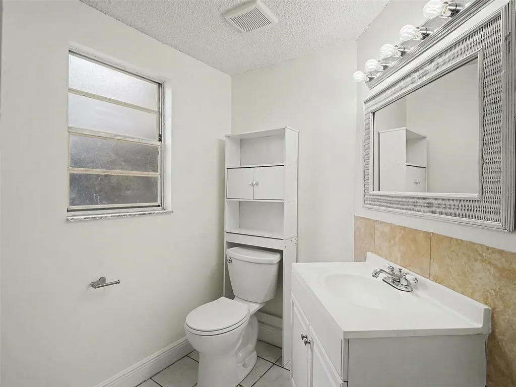 4037 Maverick Avenue Sarasota FL 34233