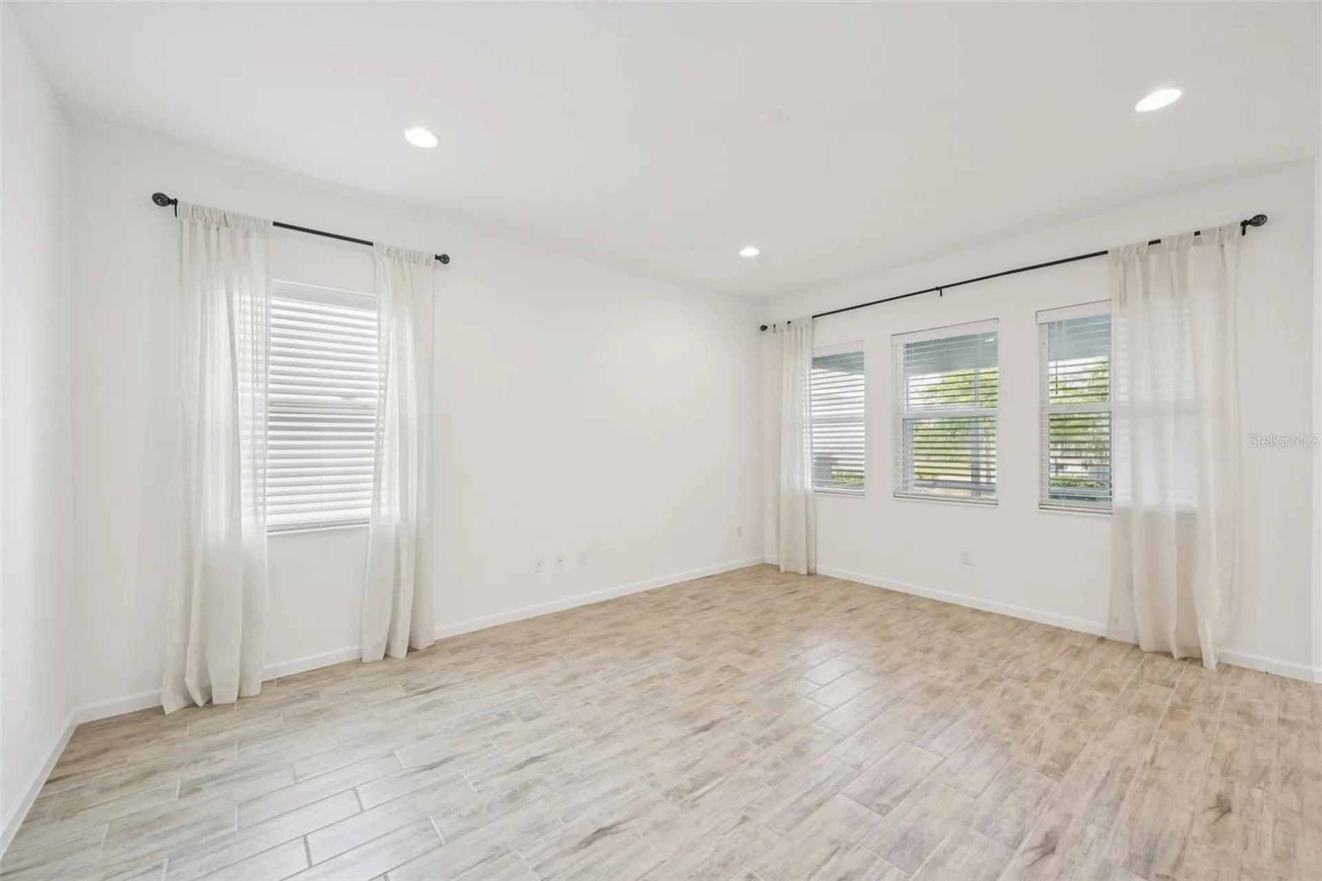 806 Winterside Drive Apollo Beach FL 33572
