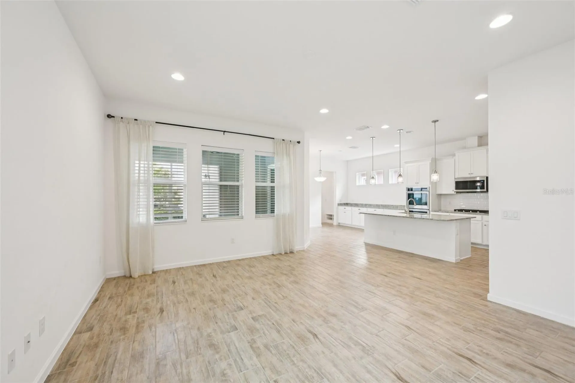 806 Winterside Drive Apollo Beach FL 33572
