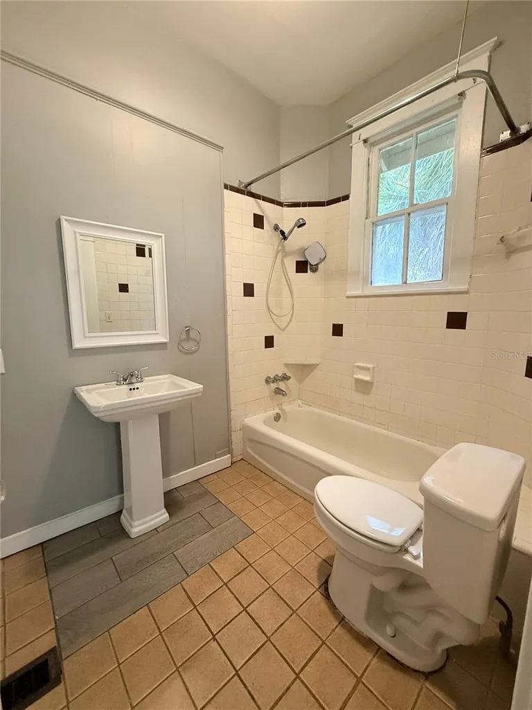 541 NE 11th Street Gainesville FL 32601