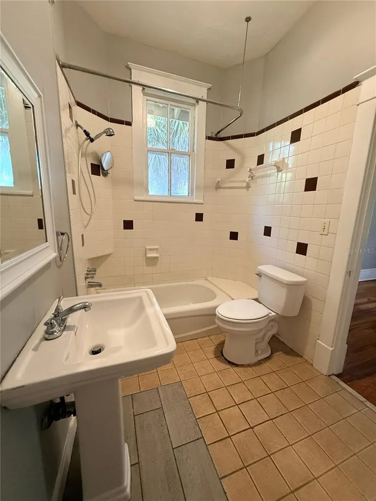 541 NE 11th Street Gainesville FL 32601