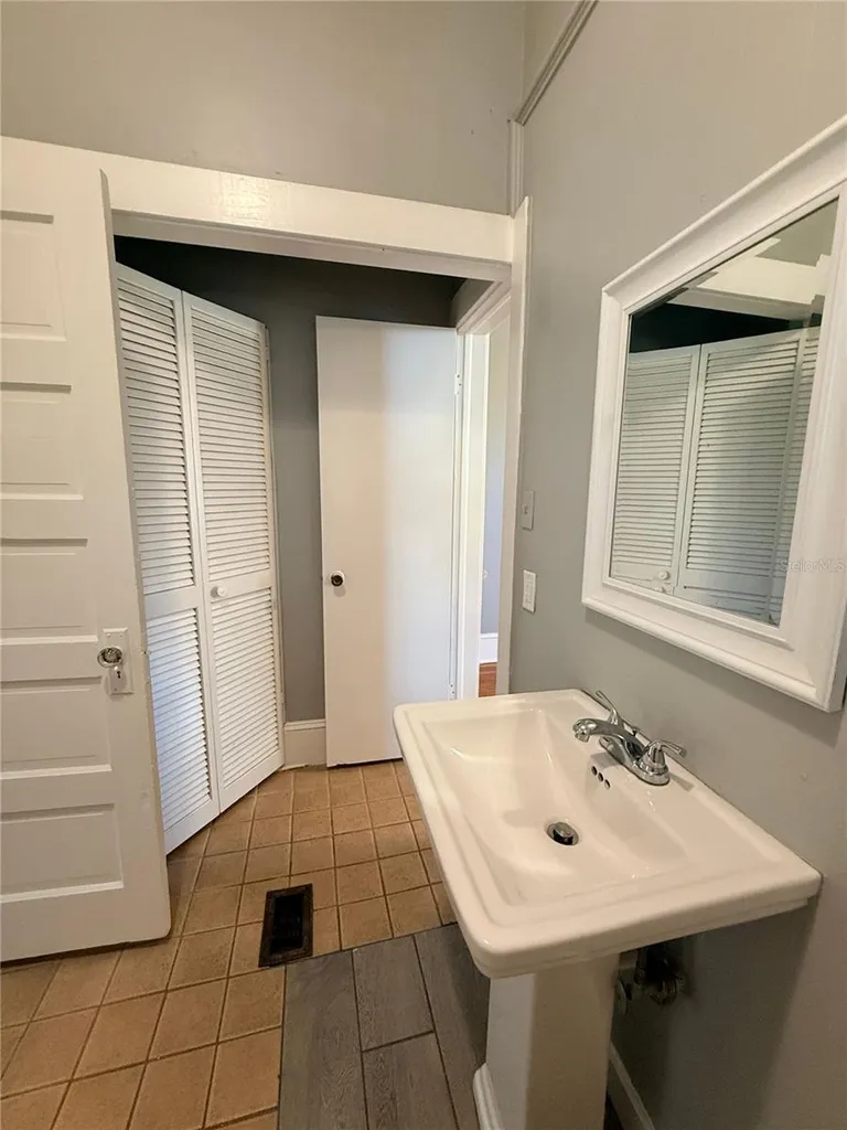 541 NE 11th Street Gainesville FL 32601