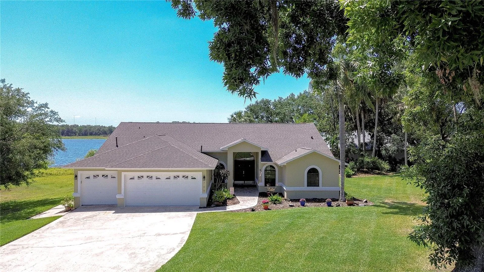 709 Sportsman Park Drive Seffner FL 33584