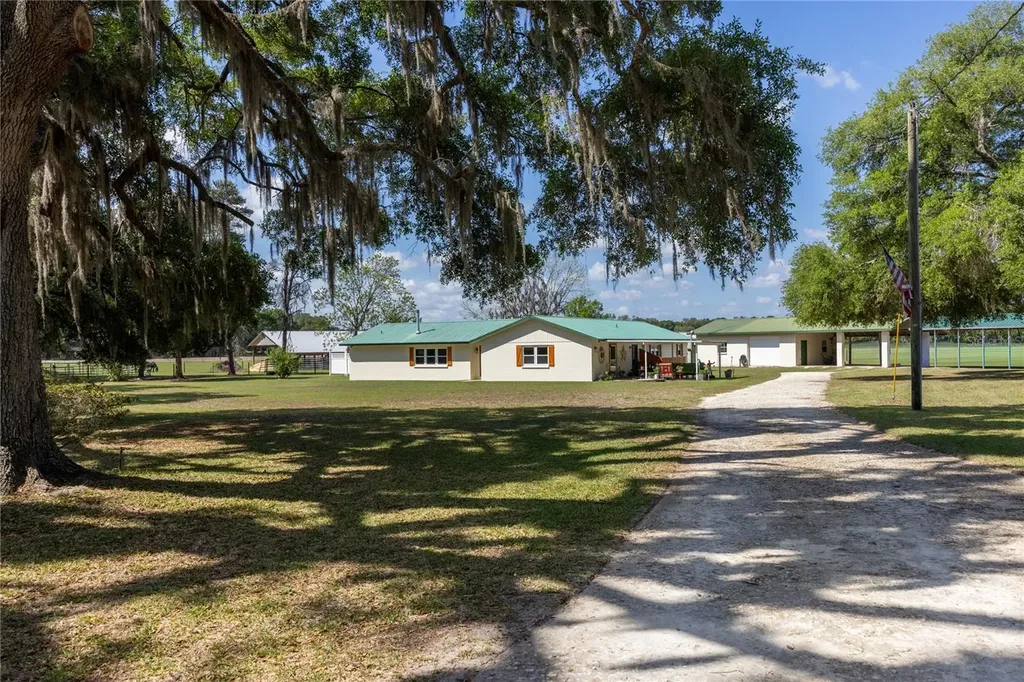 3019 SE 90th Avenue Newberry FL 32669
