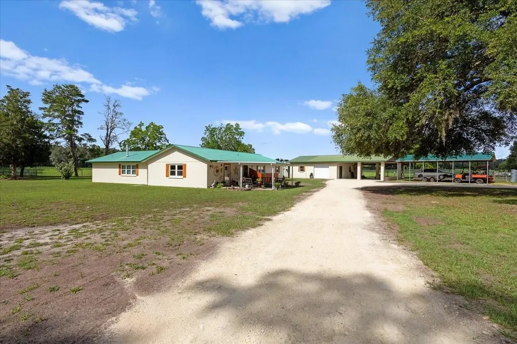 3019 SE 90th Avenue Newberry FL 32669