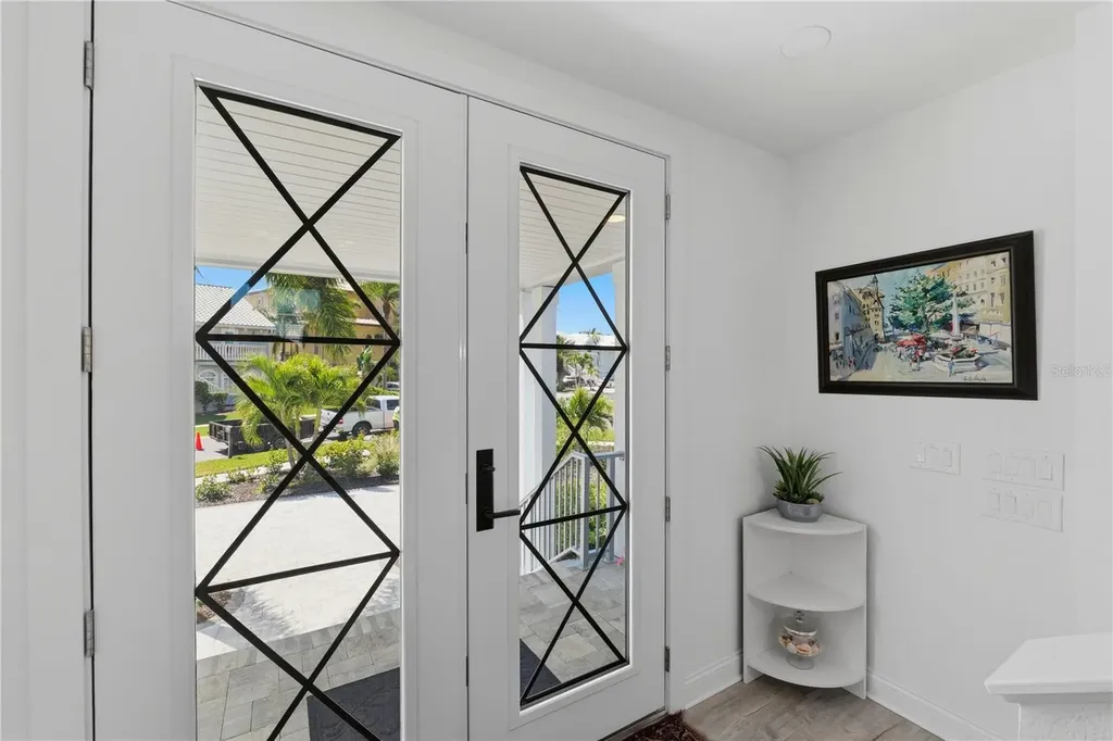 2813 Kipps Colony Drive S Gulfport FL 33707