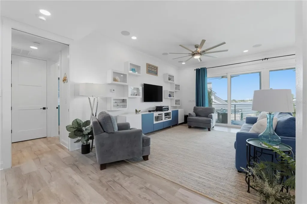 2813 Kipps Colony Drive S Gulfport FL 33707