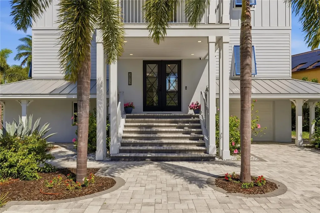 2813 Kipps Colony Drive S Gulfport FL 33707