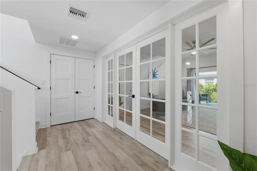 2813 Kipps Colony Drive S Gulfport FL 33707