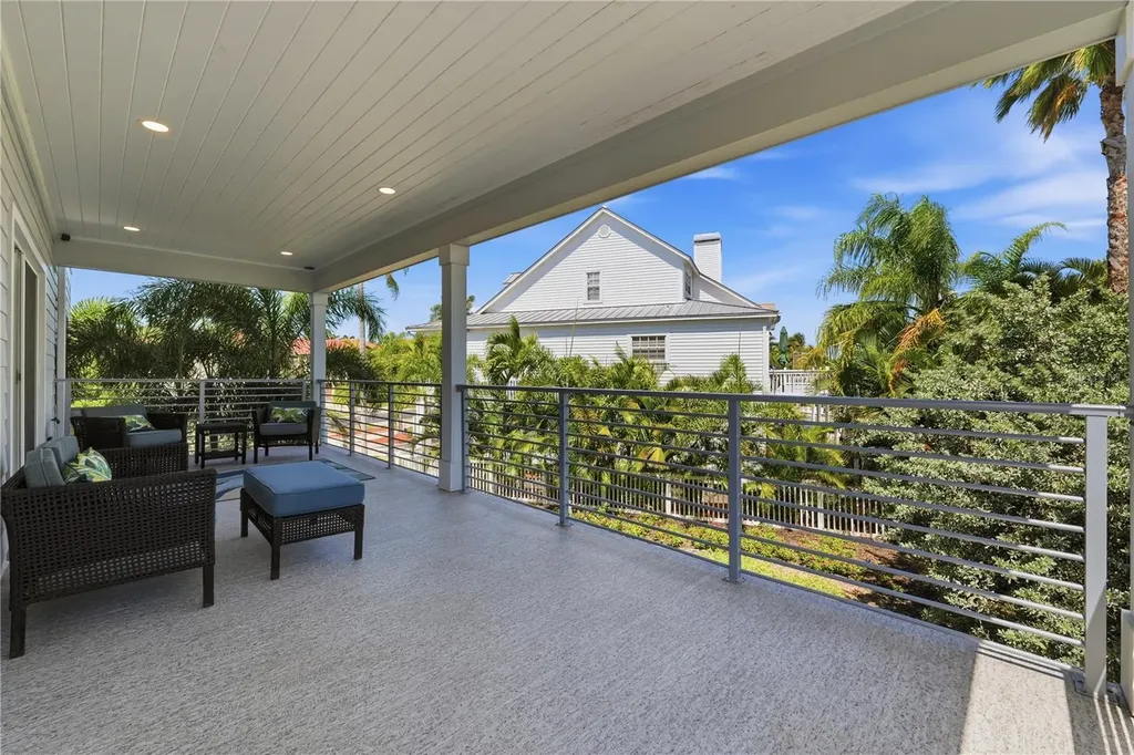 2813 Kipps Colony Drive S Gulfport FL 33707