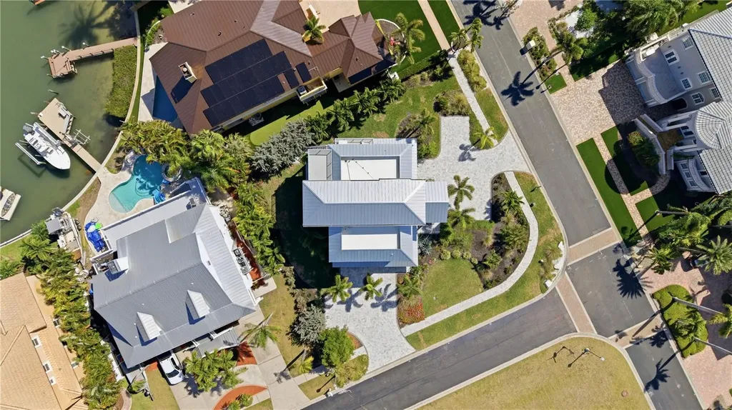 2813 Kipps Colony Drive S Gulfport FL 33707