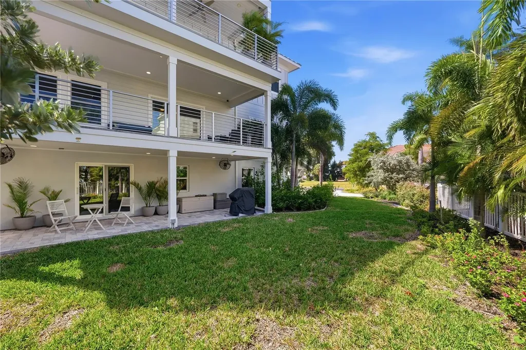 2813 Kipps Colony Drive S Gulfport FL 33707