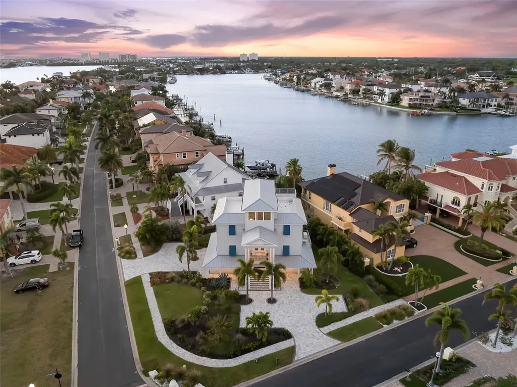 2813 Kipps Colony Drive S Gulfport FL 33707