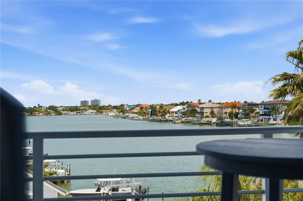 2813 Kipps Colony Drive S Gulfport FL 33707