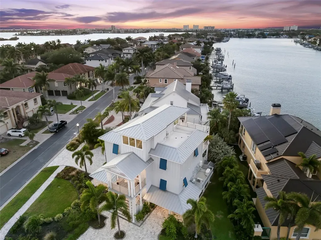 2813 Kipps Colony Drive S Gulfport FL 33707